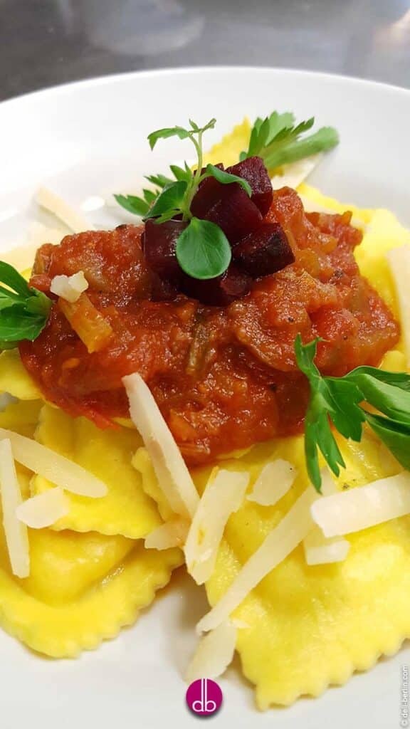Sellerie-Tomaten-Sauce für vegane Pasta Gerichte