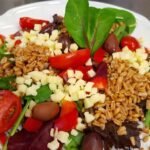 Die nussige Köstlichkeit: Dinkel-Salat mit Kalamata-Oliven