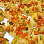 Mini-Pizzen mit Salbei-Karotten & Zucchini