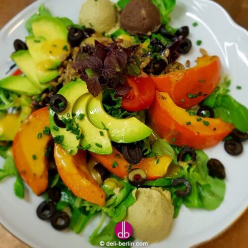Dinkel-Kürbis-Salat mit Avocado und Oliven