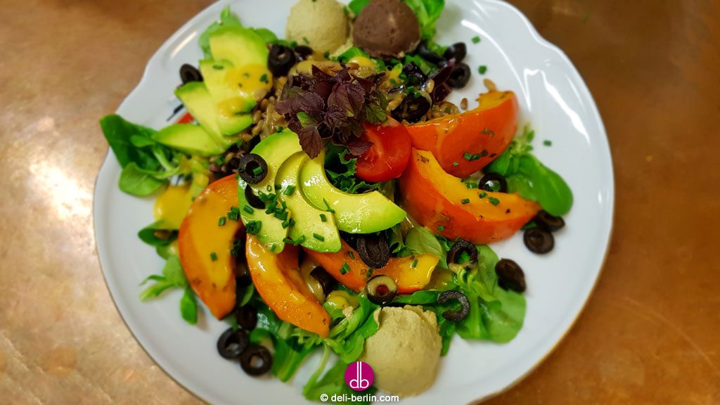 Dinkel-Kürbis-Salat mit Avocado und Oliven