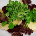 Brunnenkresse-Salat mit Apfel und Roter Bete