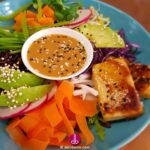 Java-Bowl mit Erdnuss-Tofu - vegan