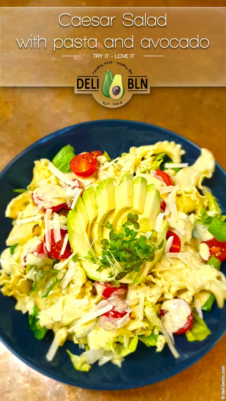 Rezept: Caesar Salat mit Pasta und Avocado - vegetarisch