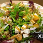 Hühnchen-Salat mit Udon-Nudeln und Mangodressing