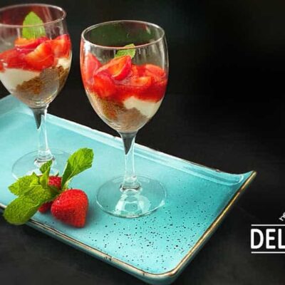 Erdbeer-Käsekuchen-Dessert im Gläschen