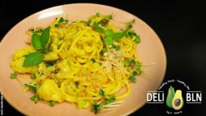Vegane Curry-Pasta mit Blumenkohl: Leckeres Fusion-Gericht aus Indien und Italien