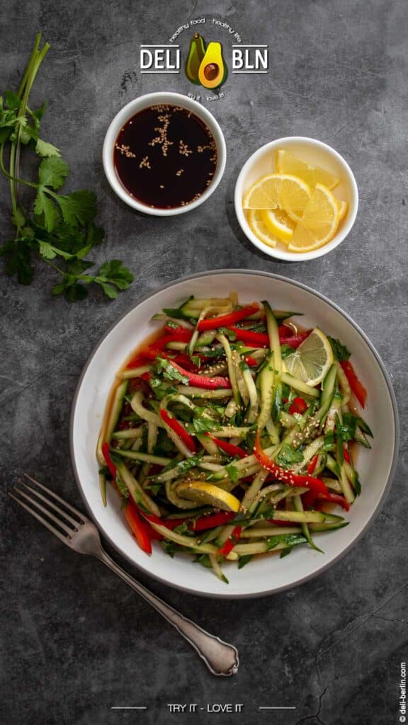 probieren Sie diesen asiatischen Gurkensalat