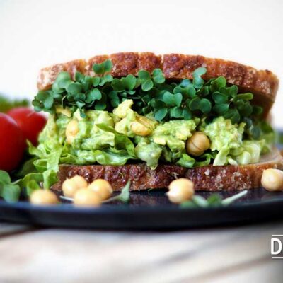 Powerfood auf die Hand - Avocado-Kichererbsen-Sandwich - vegan