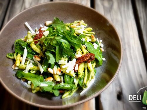 Casarecce Al Pesto Mit Rauke Und Grunen Bohnen Deli Berlin Kochideen Rezepte