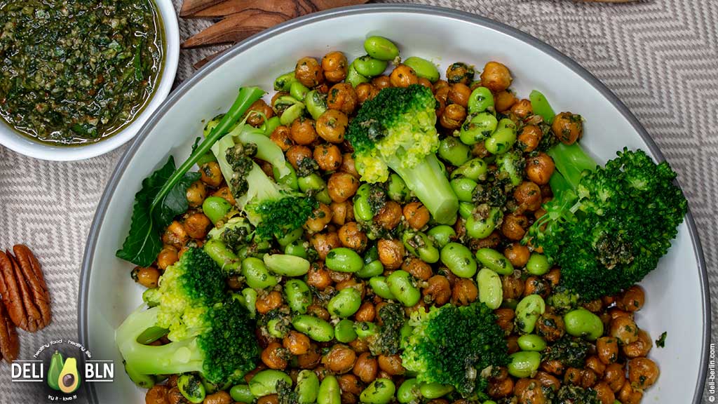 Brokkoli Kichererbsen Salat vegan