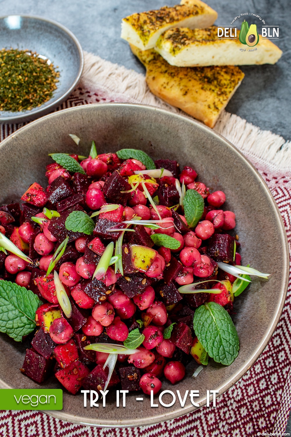 Rote-Bete-Kichererbsen-Salat mit orientalischer Zaatar-Note