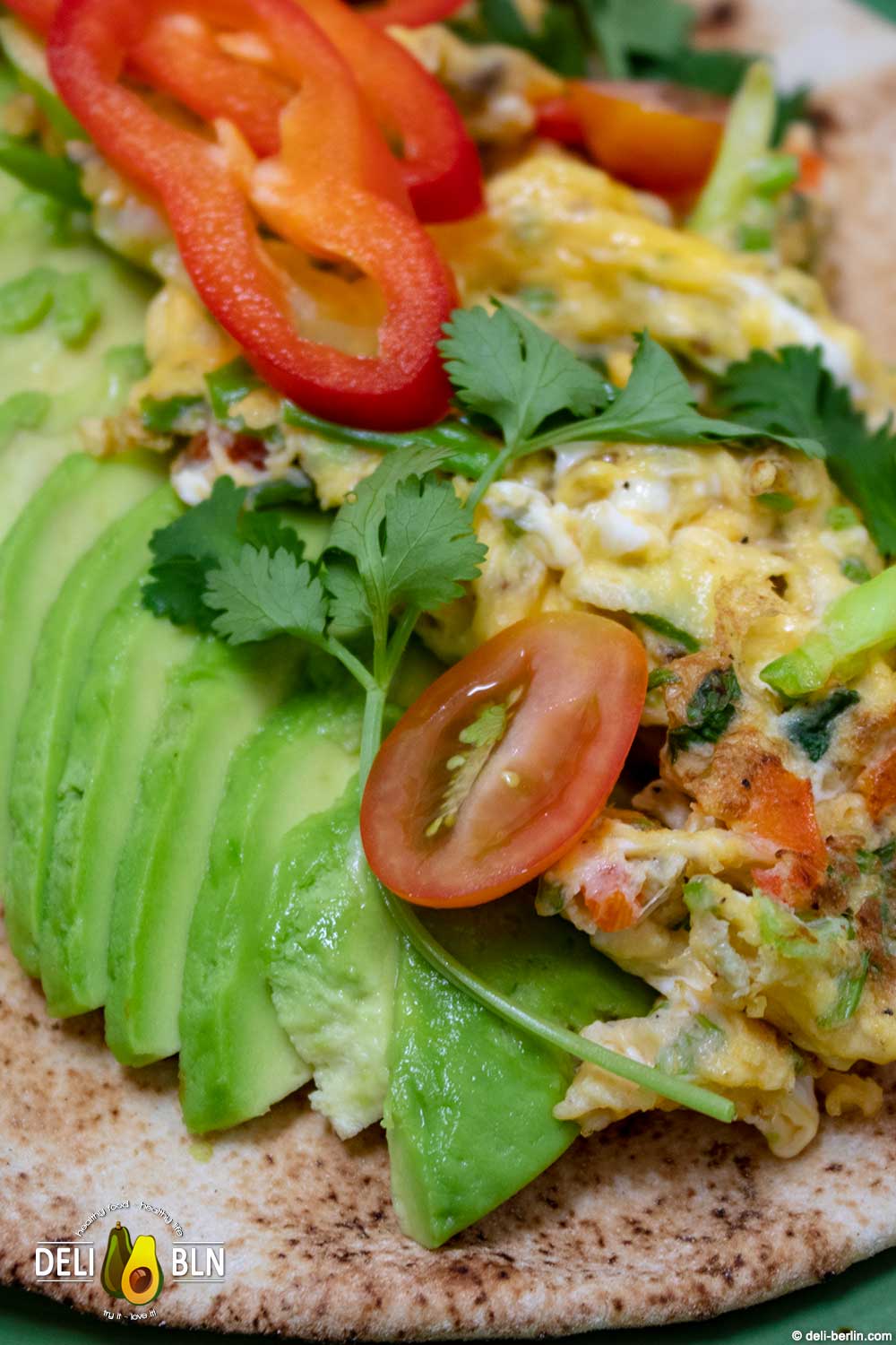 Ein leckeres, gesundes und einfaches Avocado-Frühstück mit Ei!